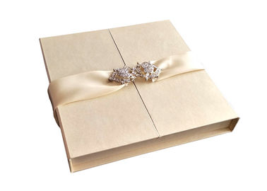 Çin Düğün davetiyesi dekoratif hediye kutuları 2 taraf kurdele ile özel tasarım açın Fabrika
