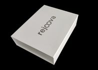 Kabartmalı Gümüş Logo Karton Hediyelik Kutular 30 * 25 * 8 cm Spong Köpük Ekleme Tedarikçi